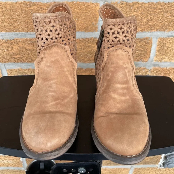 CORRAL CIRCLE G WOMEN'S DISTRESSED ROUND TOE ZIPPER ANKLE BOOT 7.5 - Picture 2 of 9